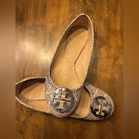 Tory Burch snake skin flats - Picture 1 of 5